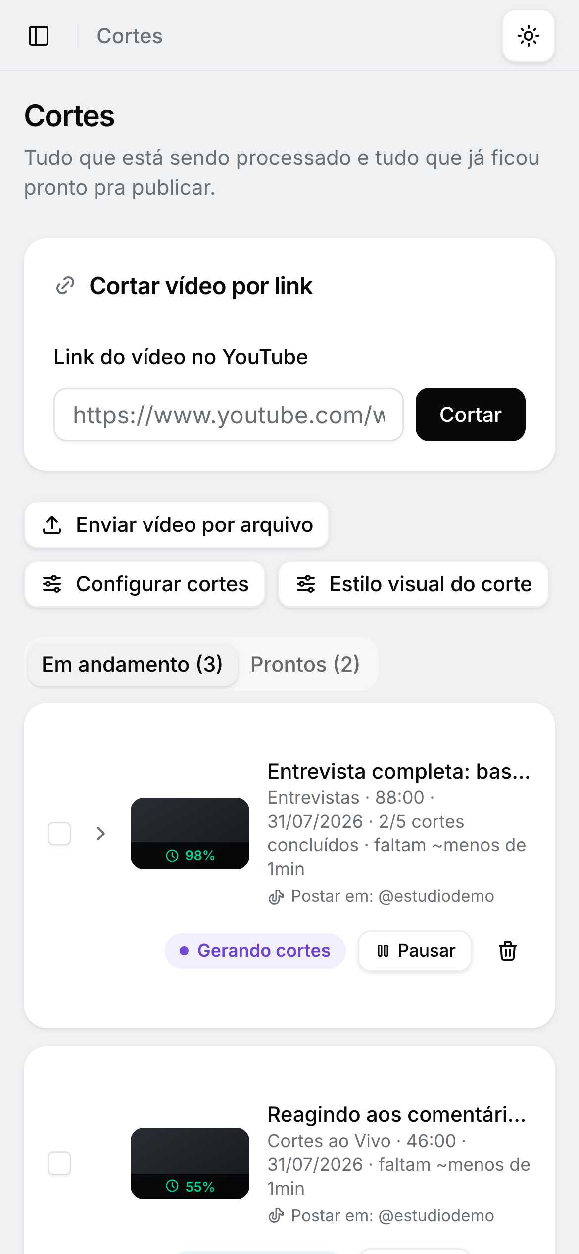 A mesma tela de cortes aberta no celular